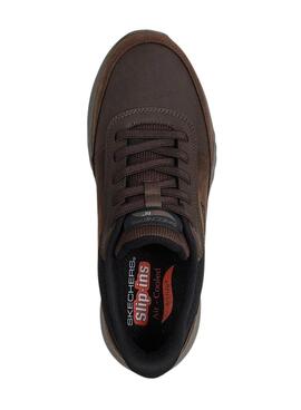 Chaussures Skechers Arch Fit marron pour homme.