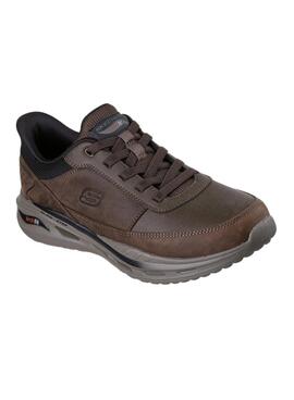 Chaussures Skechers Arch Fit marron pour homme.