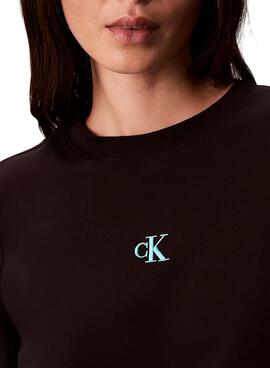 T-shirt Calvin Klein Jeans en satin noir avec graphique Ombre pour femme