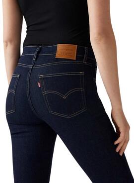 Jean Levi's 724 en denim oscuro para mujer
