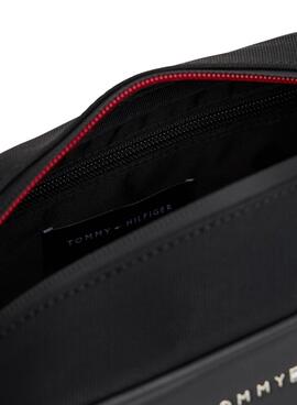 Trousse de toilette Tommy Hilfiger Foundation noire pour homme.