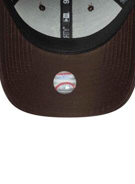 Casquette New Era Essential Midi 9FORTY marron pour femme.