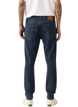 Jean Levi's Slim Taper 512 en denim oscuro para hombre.