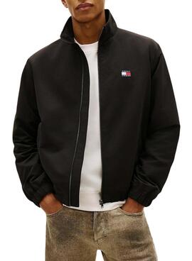 Veste bombardier noire Tommy Jeans pour homme.