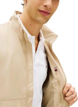 Veste Tommy Hilfiger Branded beige pour homme.