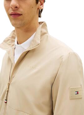 Veste Tommy Hilfiger Branded beige pour homme.