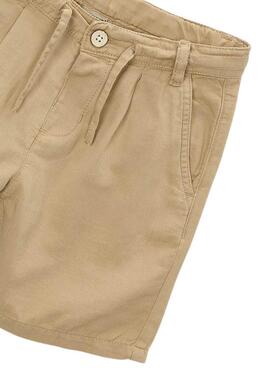 Bermuda Mayoral en lino de ajuste relajado color camel para niño.