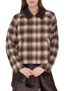 Veste à carreaux marron Only Kine pour femme.