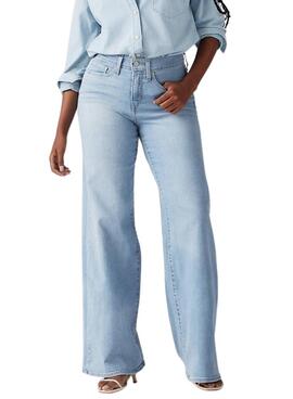 Jean Levi's 318 Shaping Wide Leg bleu pour femme.