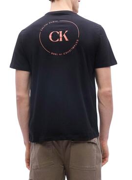 T-shirt Calvin Klein Jeans Logo circulaire noir pour homme.