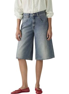 Shorts Levi's Super Baggy en jean pour femme.