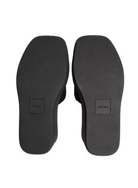 S'il vous plaît, renvoyez-moi seulement la traduction en français de ceci : Sandales compensées Calvin Klein Jeans Wedge 70 noires pour femme.