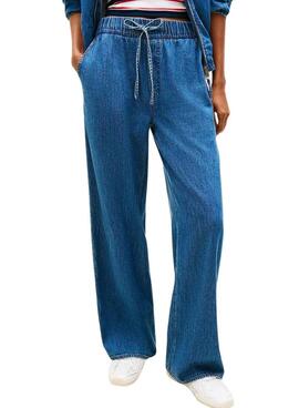 Pantalon Tommy Jeans en denim chambray medio para mujer.