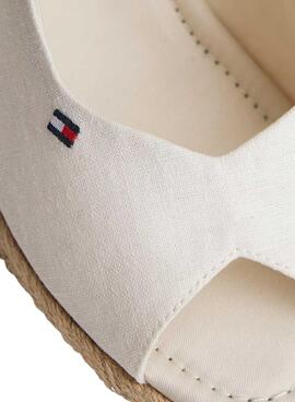 Espadrilles Tommy Hilfiger blanches à talon haut compensé pour femme sans talon.