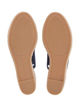Espadrilles Tommy Hilfiger bleues sans talon avec semelle compensée pour femme.