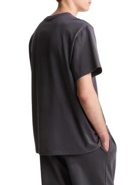 T-shirt The North Face anthracite minimaliste pour homme.