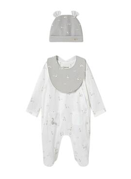 Ensemble Mayoral nouveau-né avec barboteuse blanche, bavoir et bonnet beige pour bébé.